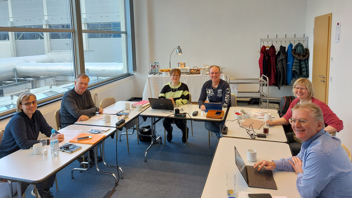 fröhliche Gesichter trotz Sonntagsarbeit
